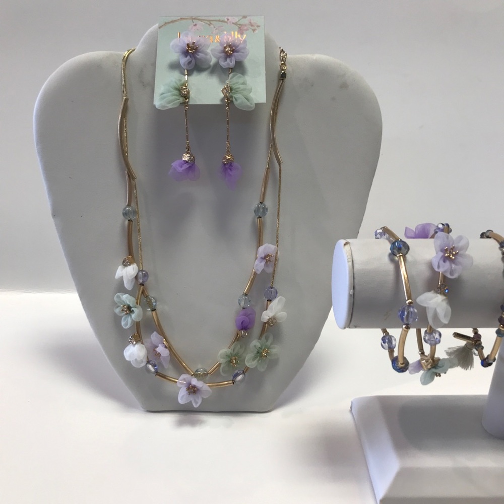 NWT! Lonna & Lilly Lavender & Ivory Flower Necklace, Bracelets & Earrings Purple